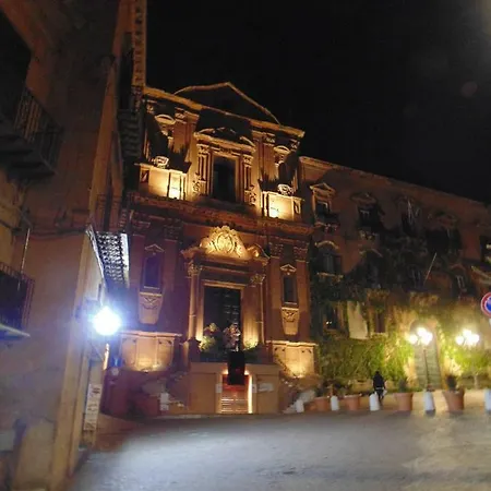 Aljama - Downtown לינה וארוחת בוקר 4*