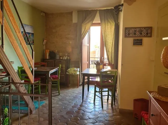 Aljama - Downtown לינה וארוחת בוקר 4*